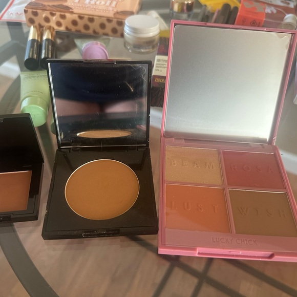 Makeup Set with Pink and Gold Accents - Picture 16 of 16